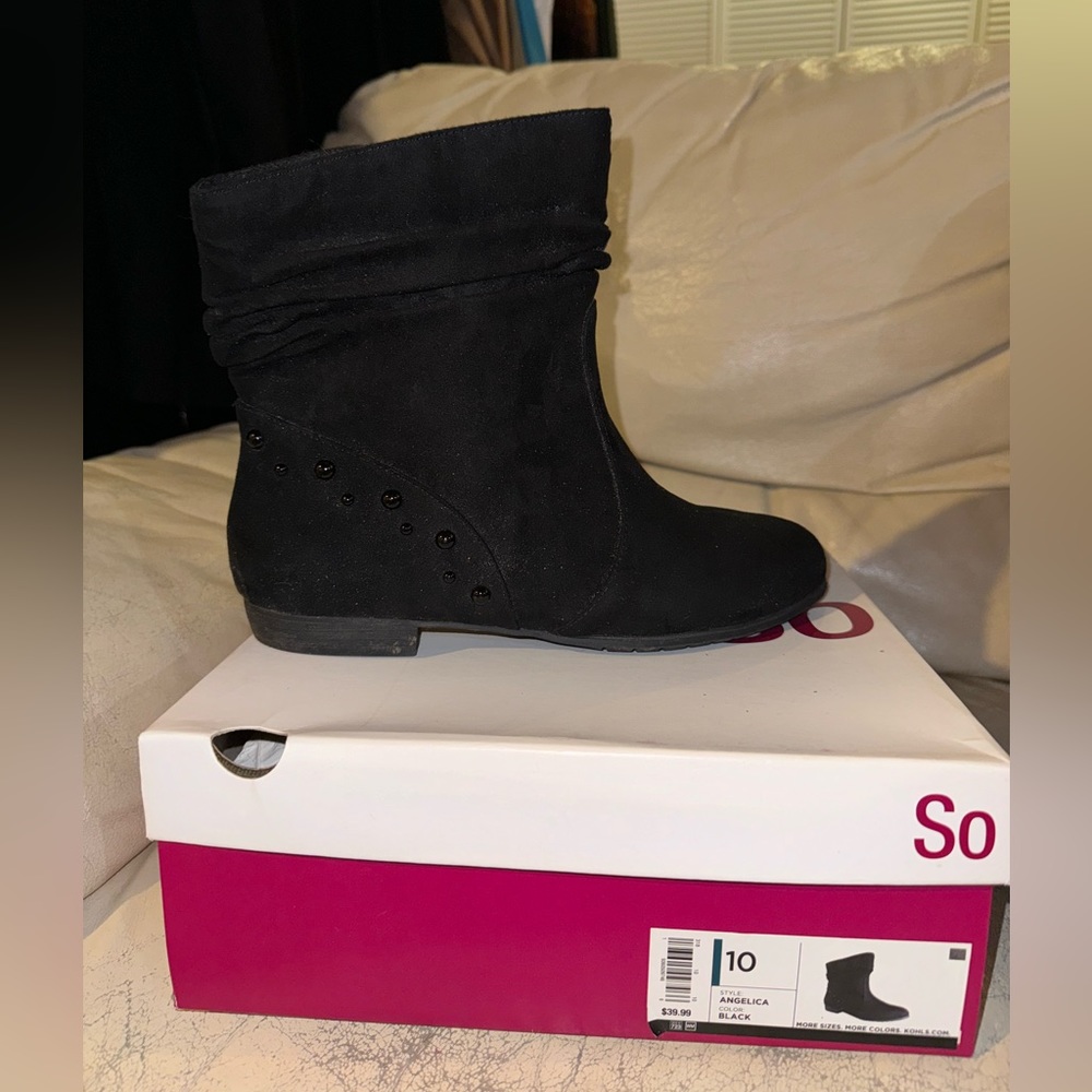 BRAND NEW NEVER WORN SUEDE BOOTS